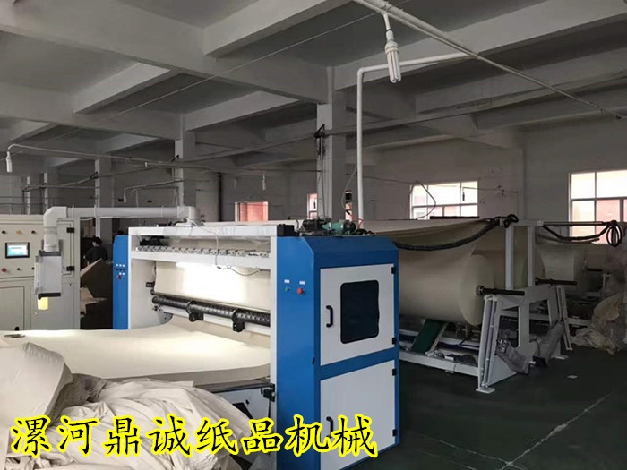 生產抽紙現(xiàn)場